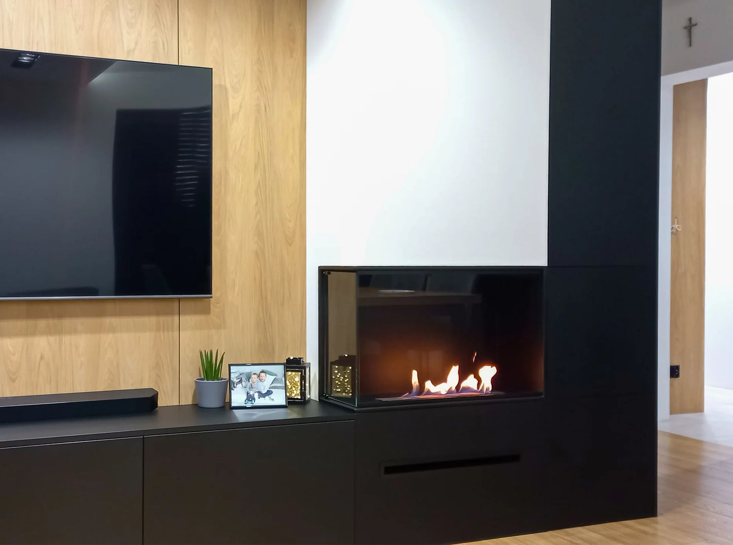 Eck-Einbaukamin BIO-EKO (links)